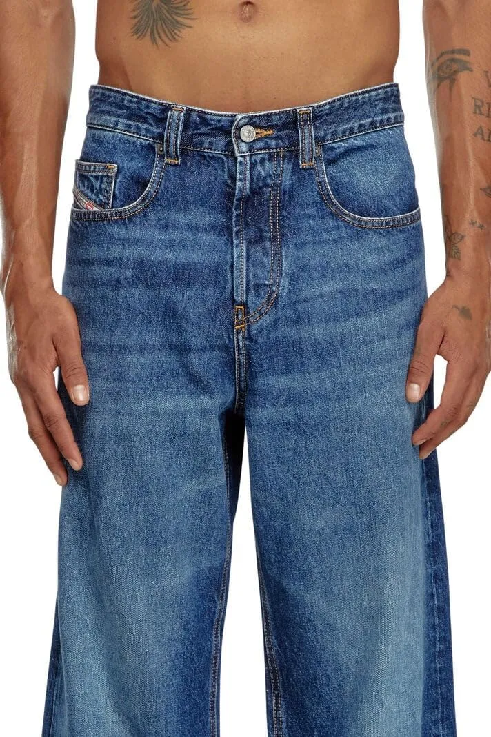 Diesel 2001 D-MACRO Relaxed Jeans