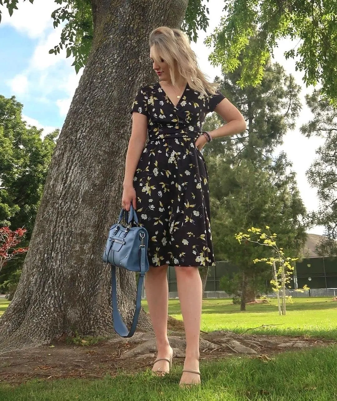 Newshows Womens Summer Short Sleeve Casual Dresses V Neck Floral Vacation Sundress Faux Wrap Midi Dress with Pockets